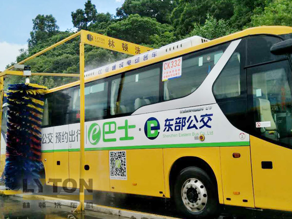 “让出行更美好”东部公交EBUS选择伟德体育大型通道式全自动大巴洗车机