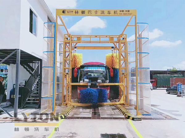 精工品质 精细化选材 持久耐用  伟德体育巴士洗车机厂家