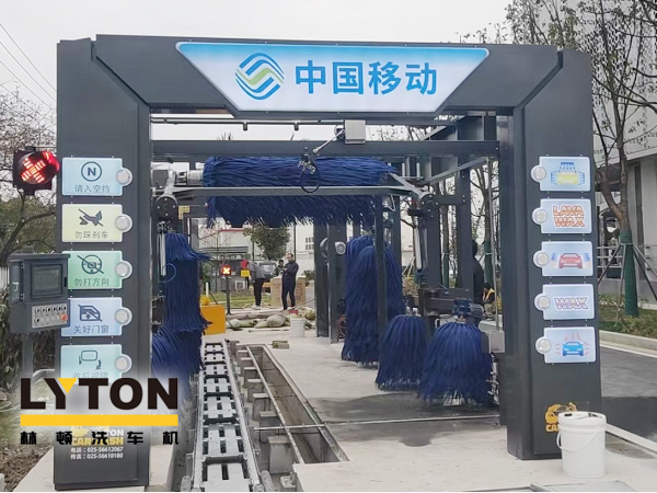 FX-80A系列隧道连续式全自动洗车机框架采用的是fx11框架材质，造型为fx80设备样式。机型设计新颖、美观大方，为伟德体育全自动洗车机新品机型。