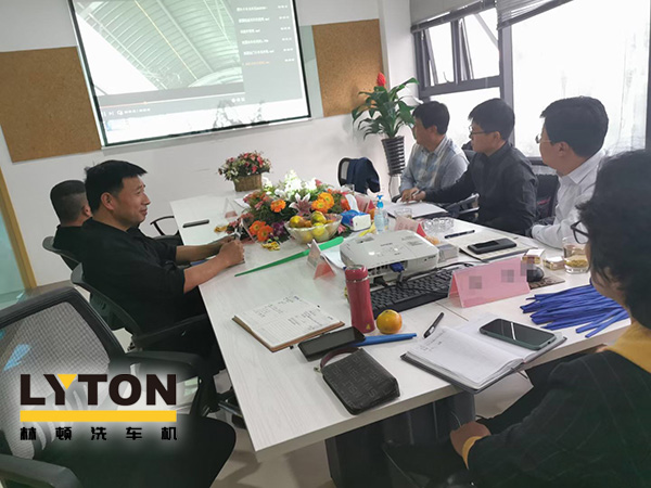 热烈欢迎中石化领导一行莅临伟德体育电脑洗车机厂家参观考察