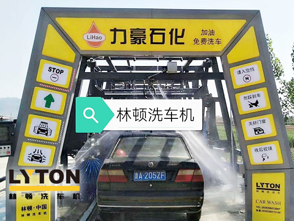 黄色款伟德体育FX-11系列隧道式连续全自动洗车机设备,外表高压冲洗、仿型超柔刷洗、轮刷清洗等,众多客户选择!