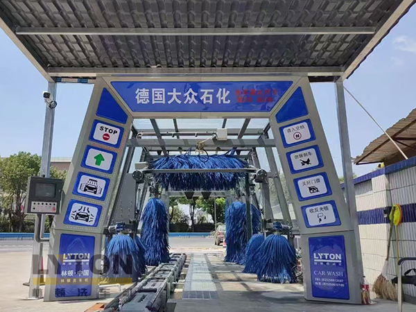 德国大众石化引进伟德体育FX11系列全自动洗车机 打造高效环保清洁方案